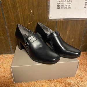 BRAND NEW LifeStride Sarisa Women's Shooties